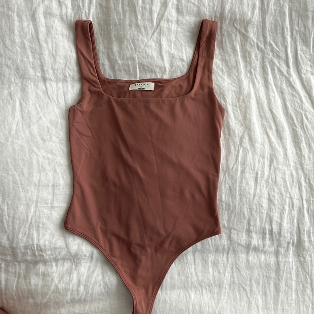 Babaton Contour Squareneck Bodysuit